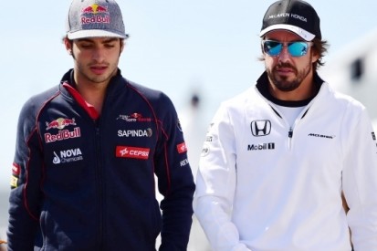 Alonso: "Goed voor Sainz om naast Verstappen te rijden"