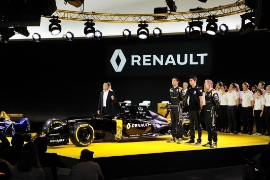 Het nieuwe Renault: zwart, reëel en nieuwe gezichten