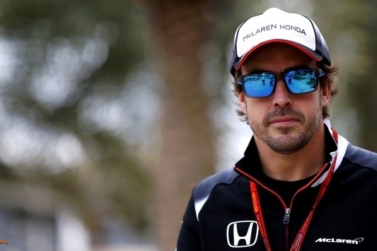 Alonso mag niet racen in Bahrein, Vandoorne debuteert