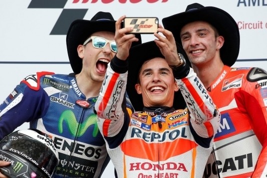 Rossi, Pedrosa en Dovizioso crashen in Austin, Marquez wint