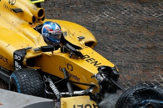 Gladde witte lijn laat Palmer crashen in Monte Carlo