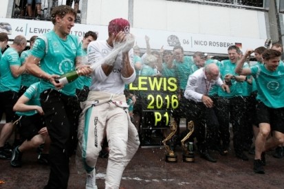 Mercedes gokt en wint: "Lewis had niets te verliezen"
