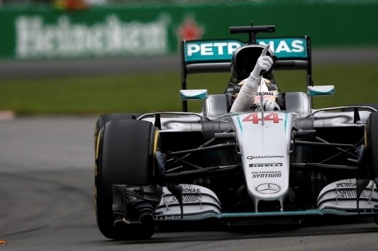 Strategie brengt Hamilton de zege, Verstappen vierde