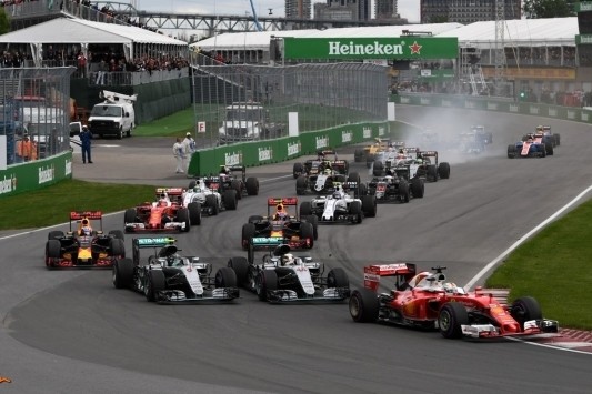 In beeld: Hamilton slaat toe op Circuit Gilles Villeneuve