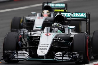 Ecclestone wil geen teamorders zien bij Mercedes