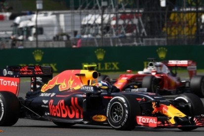Verstappen: "Voorlopig lijken we tweede team te zijn"