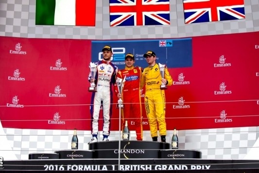 King wint opnieuw sprintrace, Rowland leidt in GP2