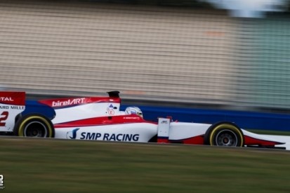 Twee pitstops weerhouden Sirotkin niet van zege