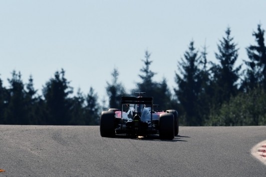 Alonso overtreft Hamilton: gridpenalty van zestig plaatsen