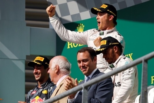 Rosberg wint in Spa, deceptie voor Verstappen
