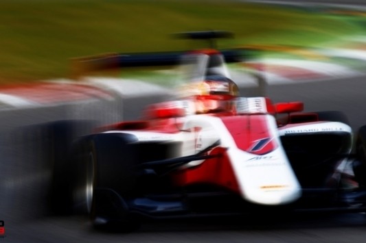 Leclerc knalt naar fenomenale pole in Monza