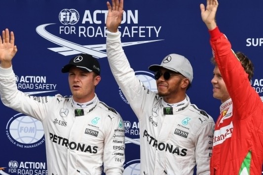 Hamilton klasse apart in kwalificatie, Verstappen zevende