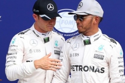 Verschillende bandenkeuze binnen Mercedes voor Singapore