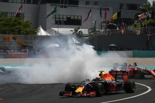 Vettel ontvangt gridstraf van drie plekken voor Suzuka