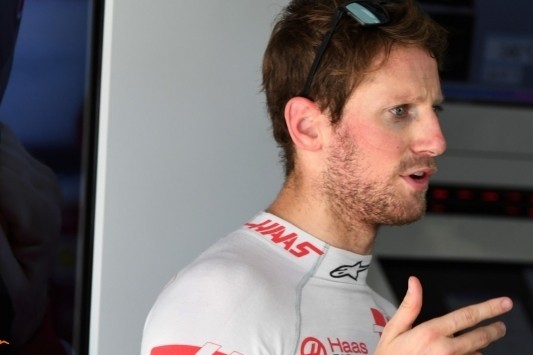 Grosjean crasht op weg naar startgrid in Brazilië