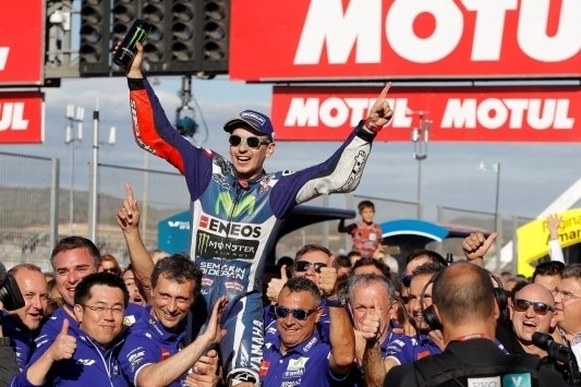 Lorenzo wint laatste race voor Yamaha: "Erg emotioneel"