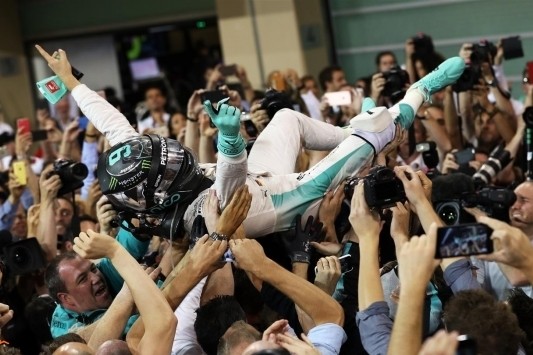 ROSBERG WERELDKAMPIOEN NA ZINDERENDE FINALE