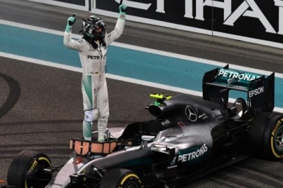 Ouders Rosberg schuilden in Dubai: "Meer rust voor Nico"