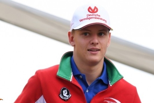 Todt: "Zet Mick Schumacher niet te veel onder druk"