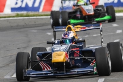Verschoor zakt naar P3 in klassement, Piquet wint