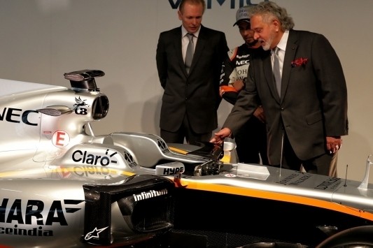 Mallya sneert naar Abiteboul bij presentatie VJM10