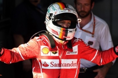 Vettel door het dolle heen: "Dit is echt ongelooflijk"