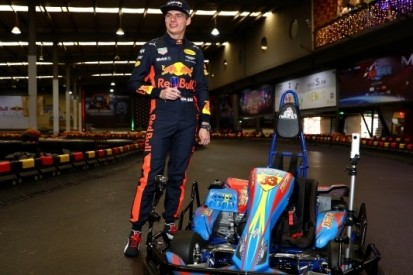 Foto's: Verstappen en Ricciardo vermaken zich in Shanghai