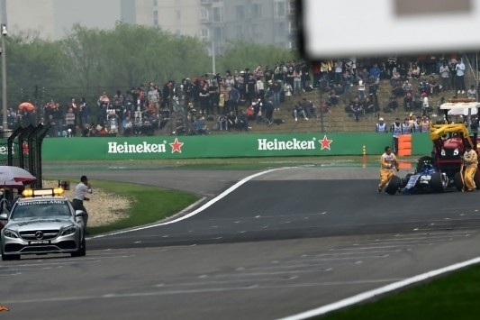 Grosjean en Palmer vijf plekken naar achteren op startgrid