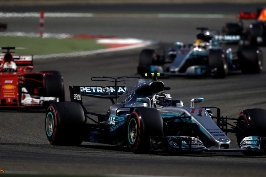 Lauda: "Wij moeten twee stappen vooruit zetten, Red Bull drie"