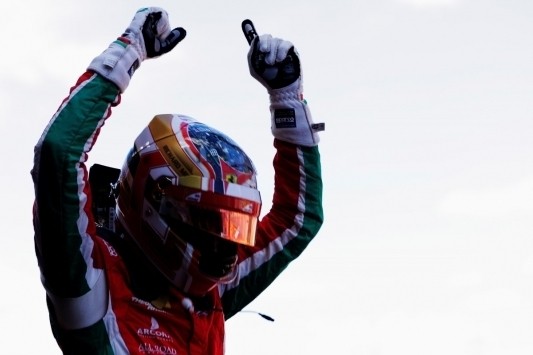 Leclerc verstevigt leiding in Formule 2-kampioenschap