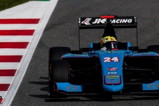 Haas-junior Maini verdedigt zich naar eerste GP3-winst