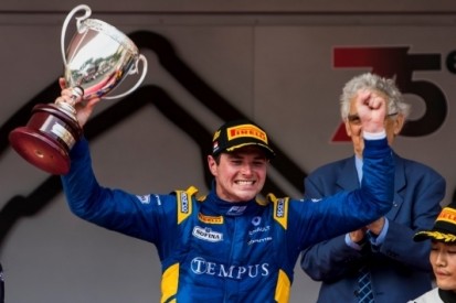 Rowland wint hoofdrace Formule 2, pech voor Leclerc