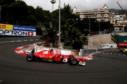 Vettel steelt de show, Verstappen vierde in laatste training