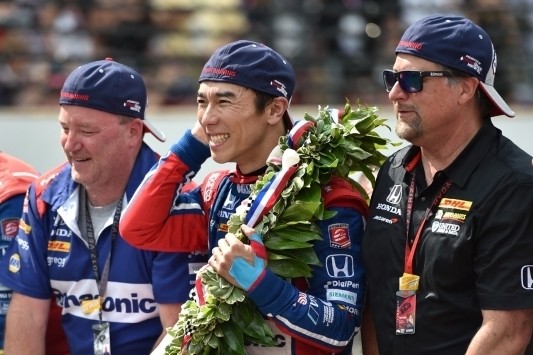 Achtergrond: de kleine Takuma Sato, held van beroep