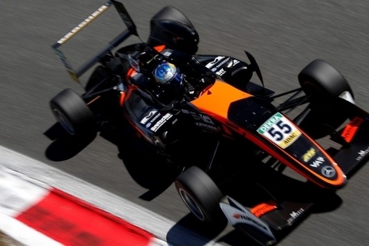 Van Amersfoort breekt na drie F3-ronden met Beckmann