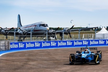 Buemi profiteert van straf Rosenqvist, pakt zesde zege