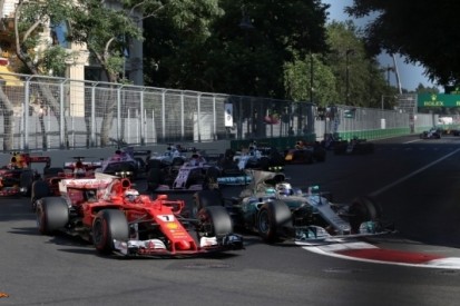 Bottas knokt zich naar P2 na chaotische openingsronde