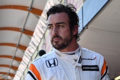 Webber: "Bespottelijk dat Alonso in achterhoede rijdt"