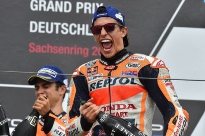 Marquez houdt sterke Folger af en wint weer in Duitsland