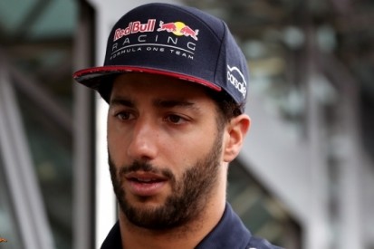 Ricciardo grapt: "Misschien is Verstappen te snel"