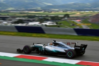 Hamilton lyrisch: "De auto voelt hier fantastisch"