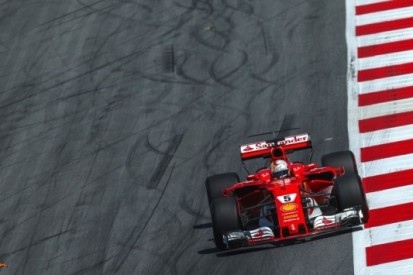 Vettel over straf Hamilton: "Kijken alleen naar onszelf"