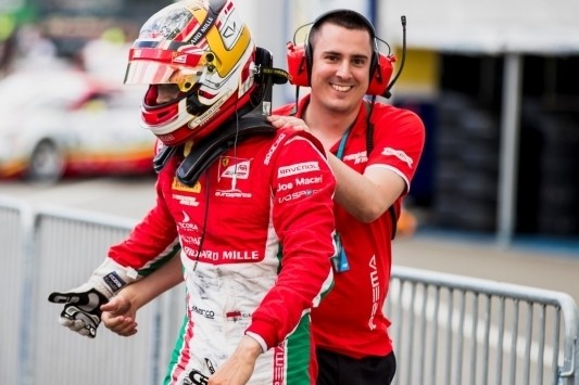 Leclerc ook rokend en zonder spiegel de beste in F2
