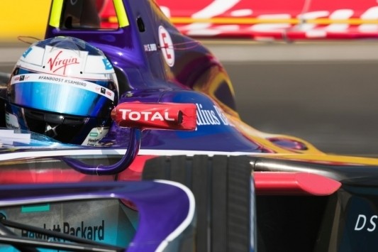 Bird vliegt naar overwinning in eerste race New York