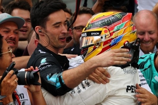 Hamilton 'heel trots' op prestatie voor eigen publiek