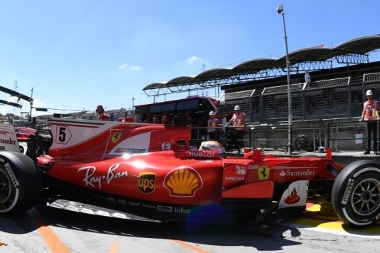 Ferrari razendsnel, problemen voor Ricciardo en Massa