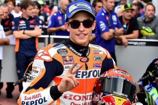 Márquez onder magische grens, Rossi komt net tekort