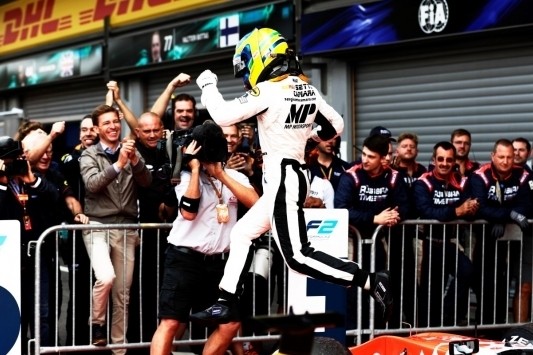 Sette Camara bezorgt MP zege in F2, De Vries tweede