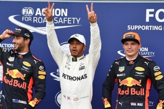 Recordpole Hamilton na uitgestelde regensessie Monza