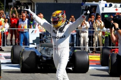 Hamilton slaat dubbelslag op Monza, Verstappen tiende